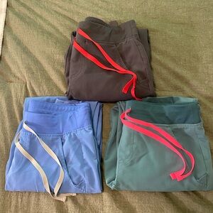 3 pairs of XS figs zamora joggers